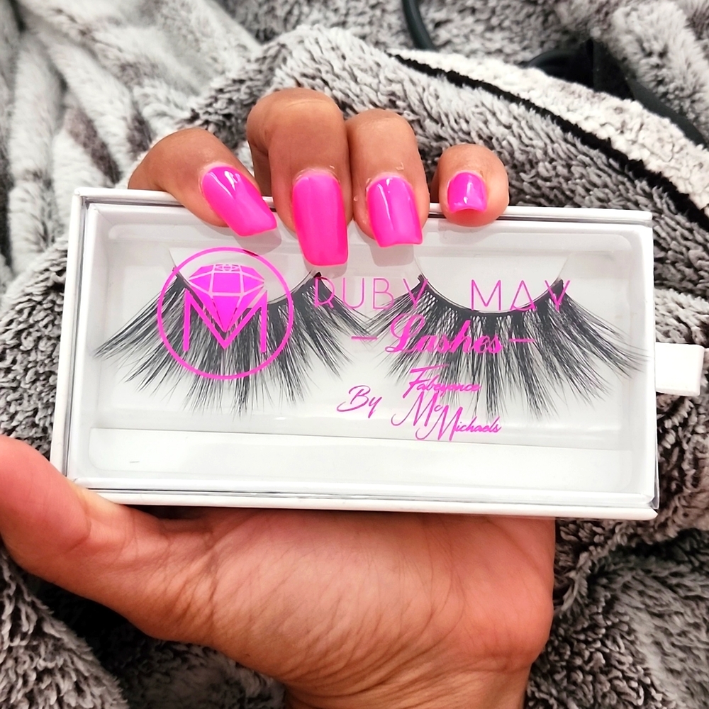 Ruby May leashes 👀💓👄❤️😘New with box 📦